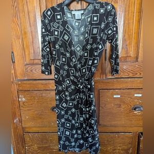 Maggy London Black and White Geometric Long Sleeve Dress